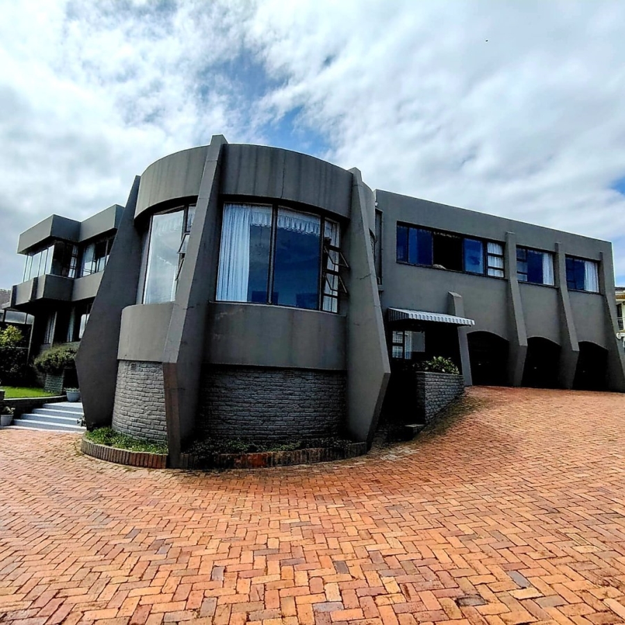 5 Bedroom Property for Sale in Beacon Bay Eastern Cape